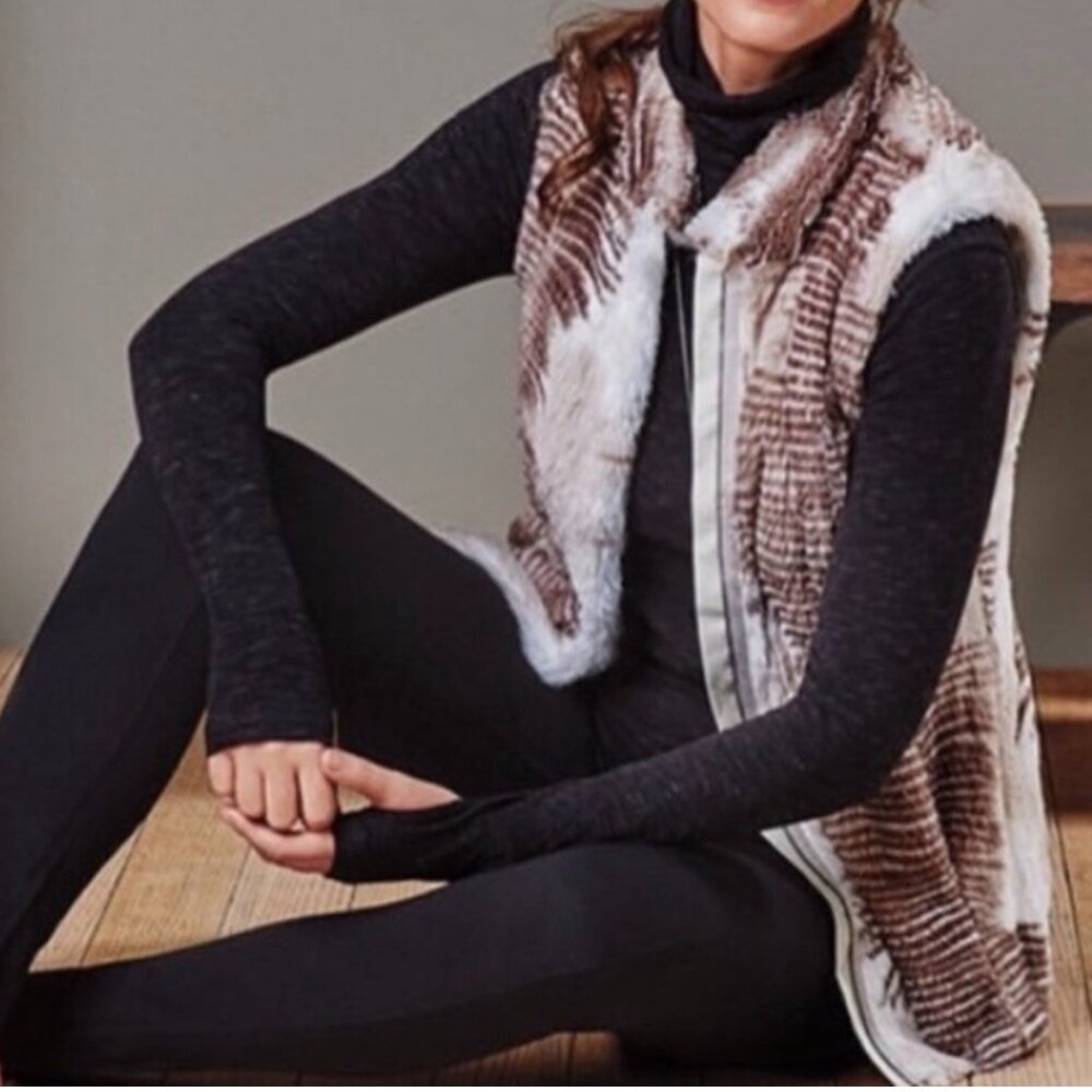 CABI Aspen Faux Fur Super Soft Zip Front Vest Women's size M